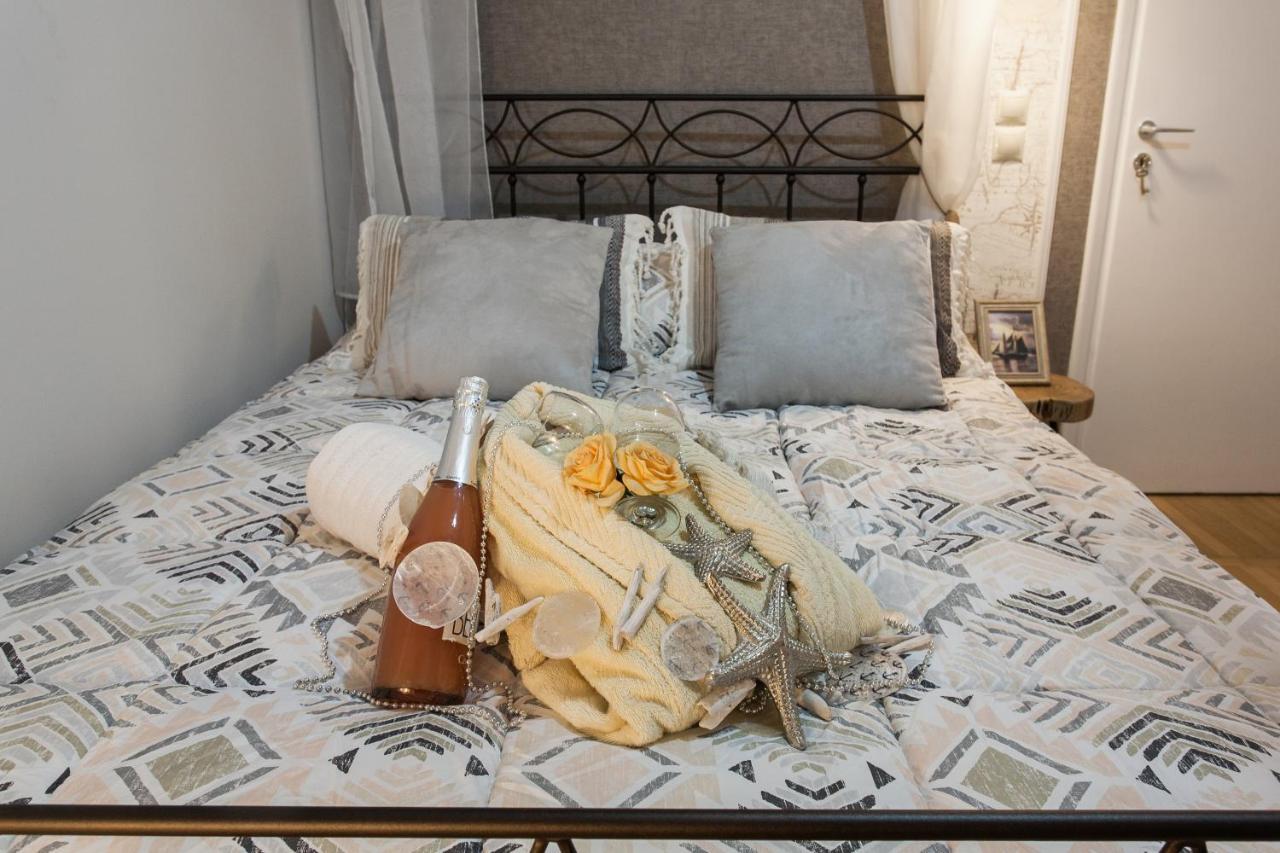 Syntagma Private Sweet Safe Double Rooms With Shared Bathroom 雅典 外观 照片